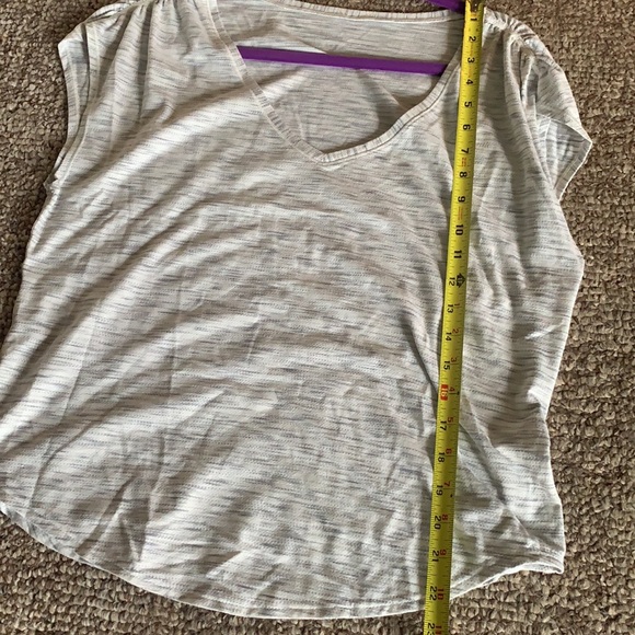 Lululemon active short sleeve with ruching - Picture 6 of 6